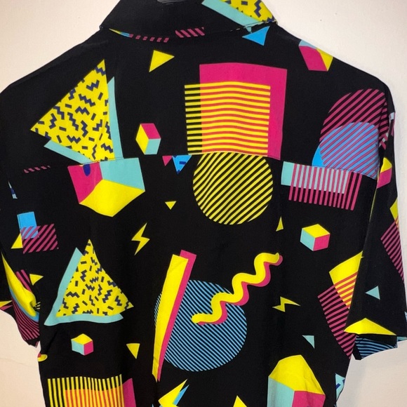 Geometric Short Sleeve. - Picture 4 of 5